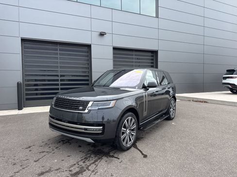 Used 2023 Land Rover Range Rover SE image 1