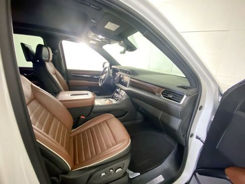 Used 2023 GMC Yukon Denali Ultimate AWD/4WD image 39