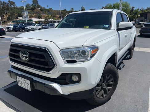 Used 2022 Toyota Tacoma SR5 w/ Technology Package image 2