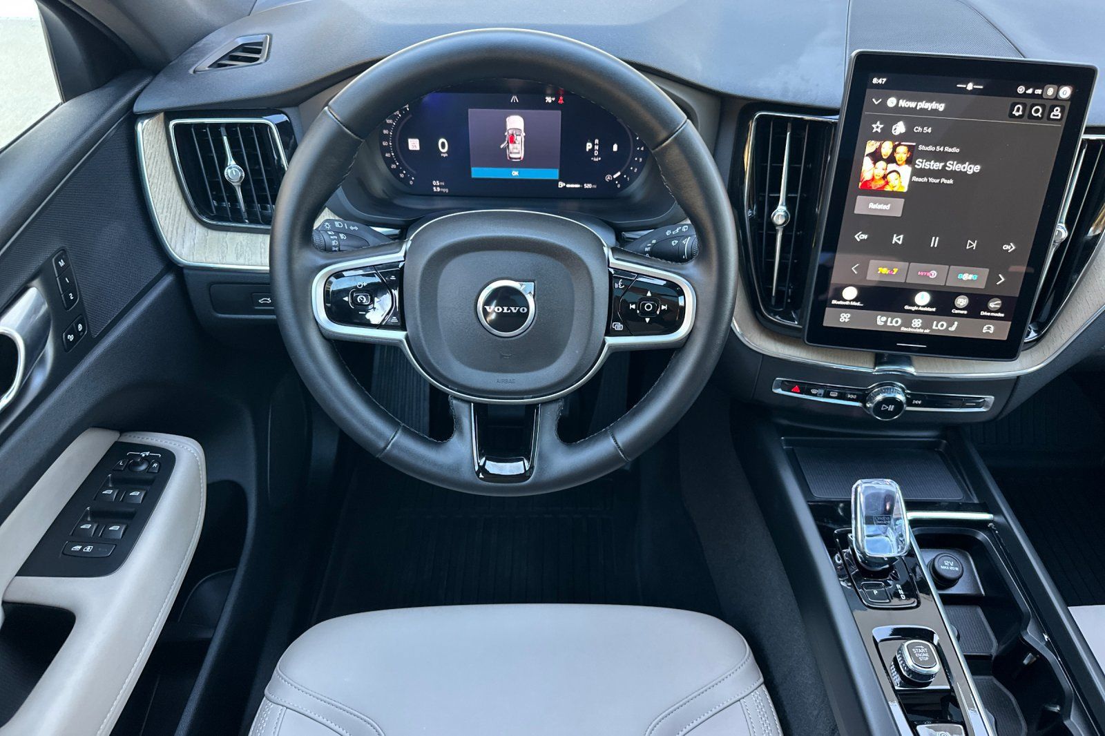 Certified 2026 Volvo XC60 B5 Plus AWD/4WD image 17
