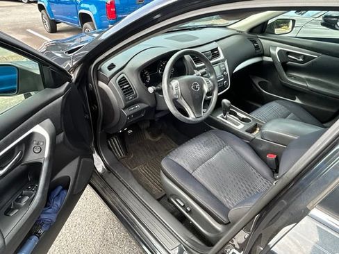 Used 2017 Nissan Altima 2.5 S w/ Power Driver Seat Package FWD image 9