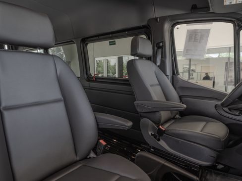 Used 2025 Mercedes-Benz Sprinter 3500 image 33
