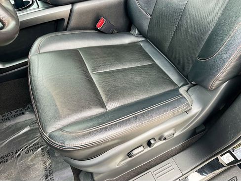 Used 2024 Nissan Titan PRO-4X w/ Pro-4x Convenience Package image 20