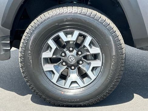 Used 2023 Toyota Tacoma TRD Off-Road w/ Technology Package AWD/4WD image 28