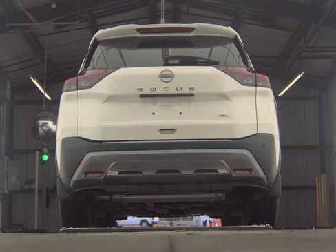 Used 2023 Nissan Rogue SL w/ SL Premium Package FWD image 6