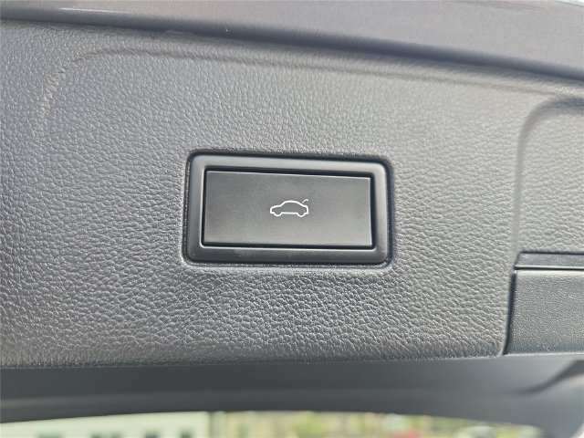 Used 2023 Volkswagen Atlas SE w/ Panoramic Sunroof Package FWD image 26