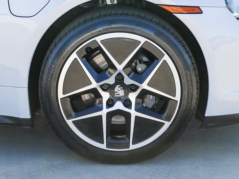 Used 2025 Porsche Taycan RWD image 9