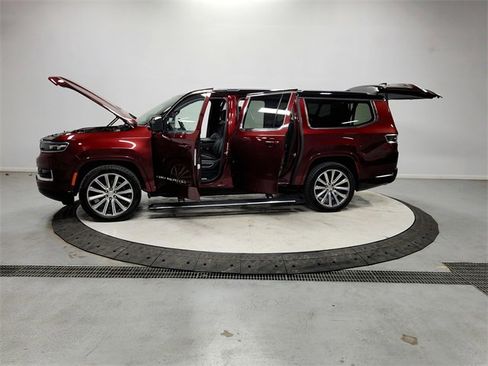 Used 2023 Jeep Grand Wagoneer L Series II image 12