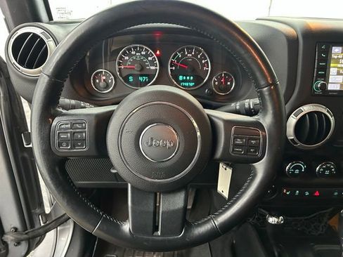 Used 2015 Jeep Wrangler Unlimited Sahara w/ Connectivity Group image 15