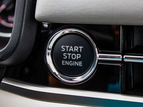 New 2025 Mitsubishi Outlander SE image 30