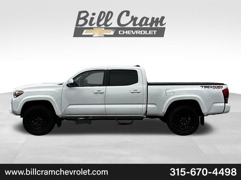 Used 2017 Toyota Tacoma SR5 AWD/4WD image 18
