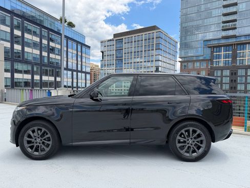Used 2024 Land Rover Range Rover Sport Dynamic SE AWD/4WD image 2