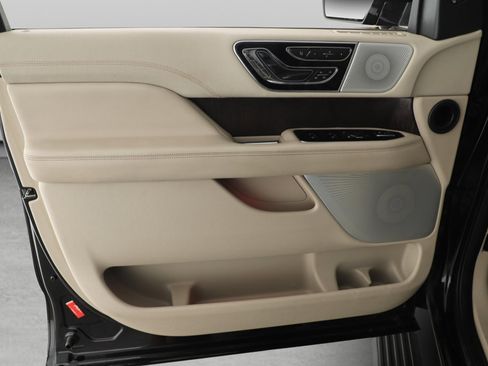 Used 2021 Lincoln Navigator Reserve AWD/4WD image 8