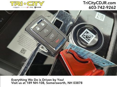 New 2025 Jeep Grand Cherokee L Altitude image 22