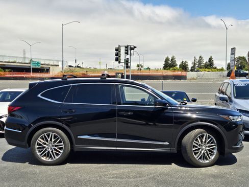 Used 2023 Acura MDX SH-AWD w/ Advance Package image 3