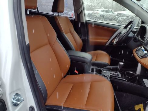 Used 2018 Toyota RAV4 Limited image 19