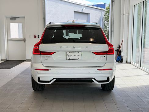Used 2024 Volvo XC60 B5 Core AWD/4WD image 7