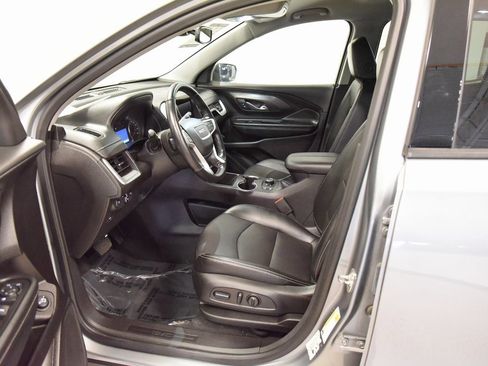 Used 2024 GMC Terrain SLT image 2