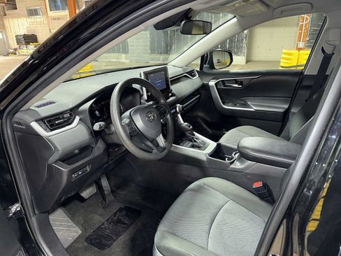 Used 2025 Toyota RAV4 XLE AWD/4WD image 28
