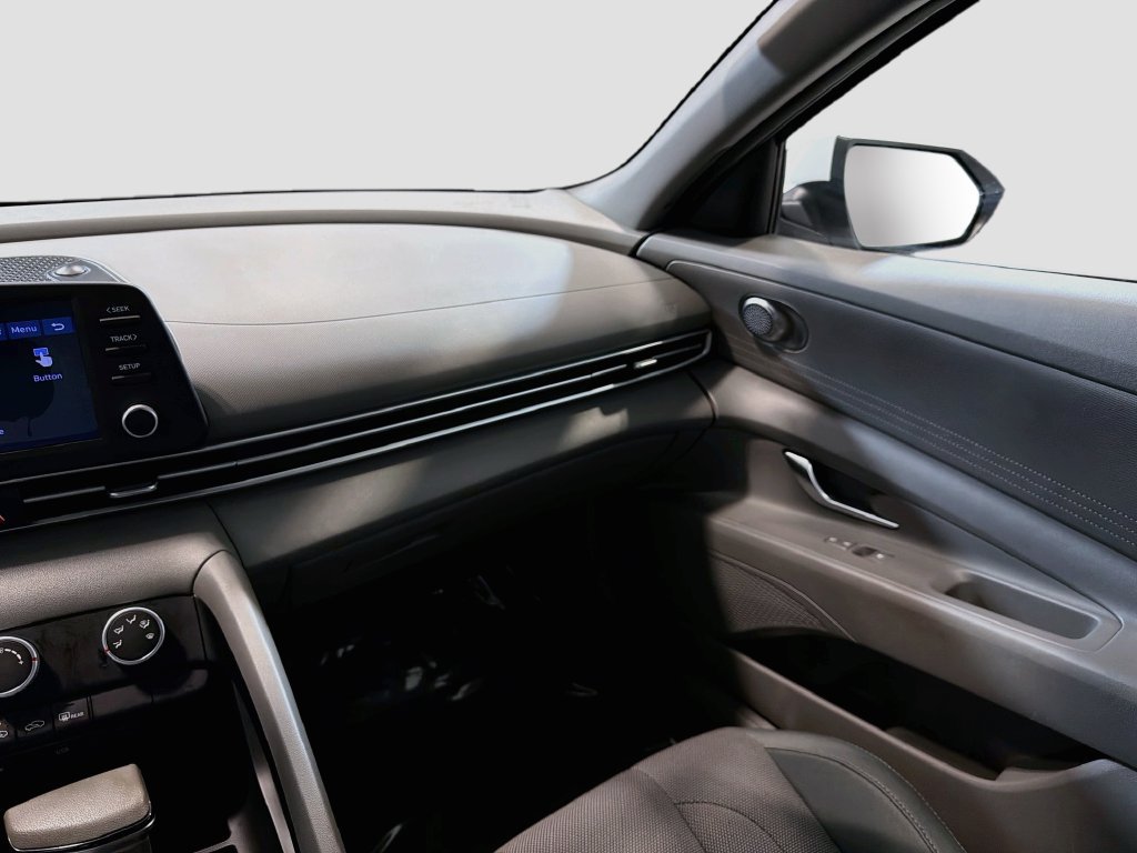 Used 2021 Hyundai Elantra SE FWD image 22