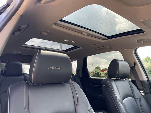 Used 2021 Buick Enclave Avenir w/ Avenir Technology Package image 28