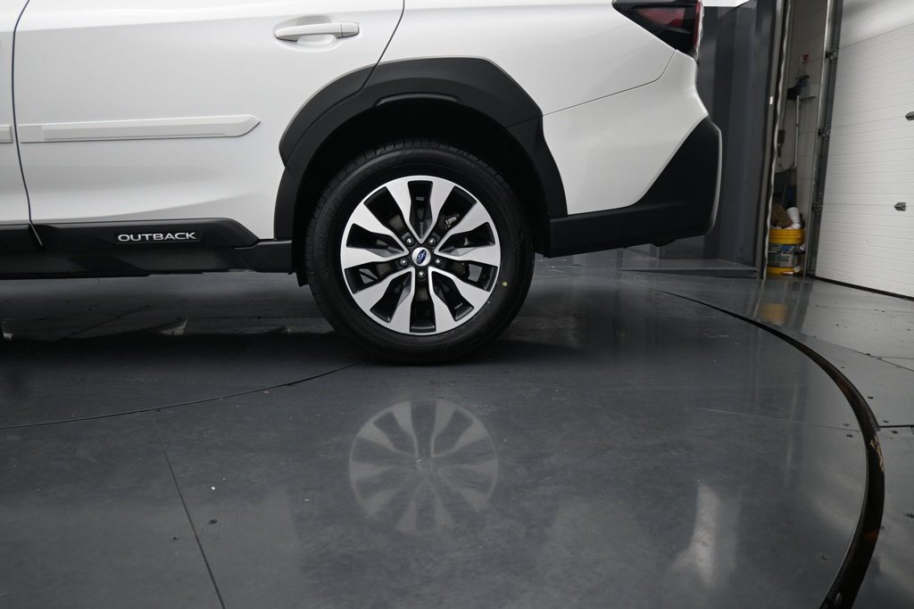 Used 2025 Subaru Outback Limited AWD/4WD image 14
