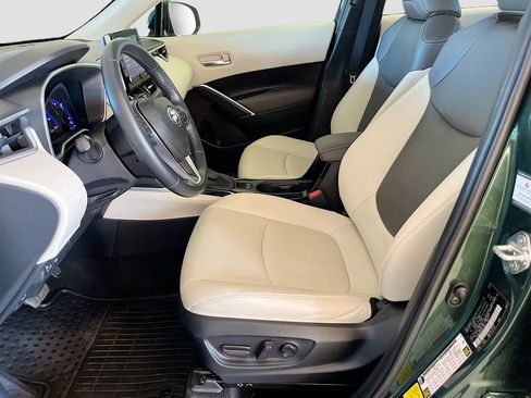 Used 2022 Toyota Corolla Cross XLE w/ Convenience Package image 21