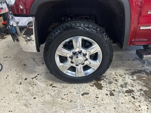 Used 2019 GMC Sierra 2500 SLT w/ Duramax Plus Package AWD/4WD image 11