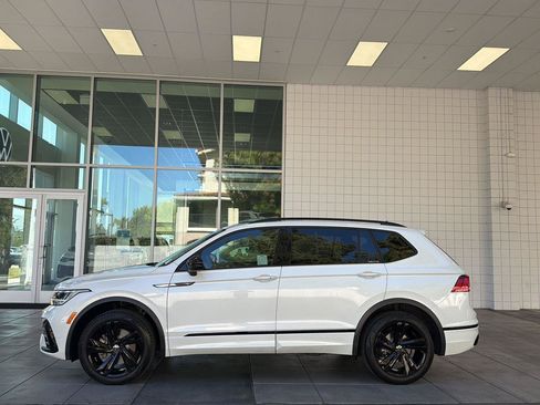 Certified 2024 Volkswagen Tiguan SE R-Line AWD/4WD image 2