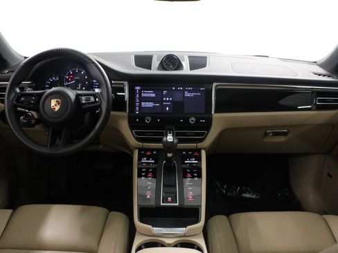 Certified 2025 Porsche Macan AWD/4WD image 38