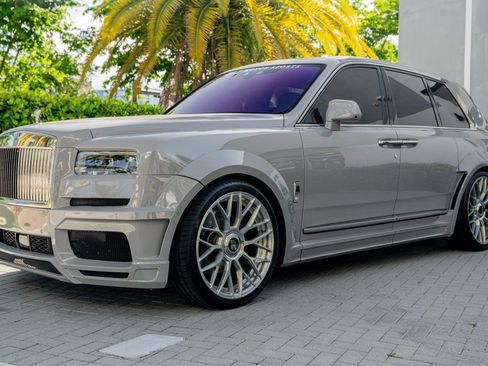 Used 2021 Rolls-Royce Cullinan AWD/4WD image 3