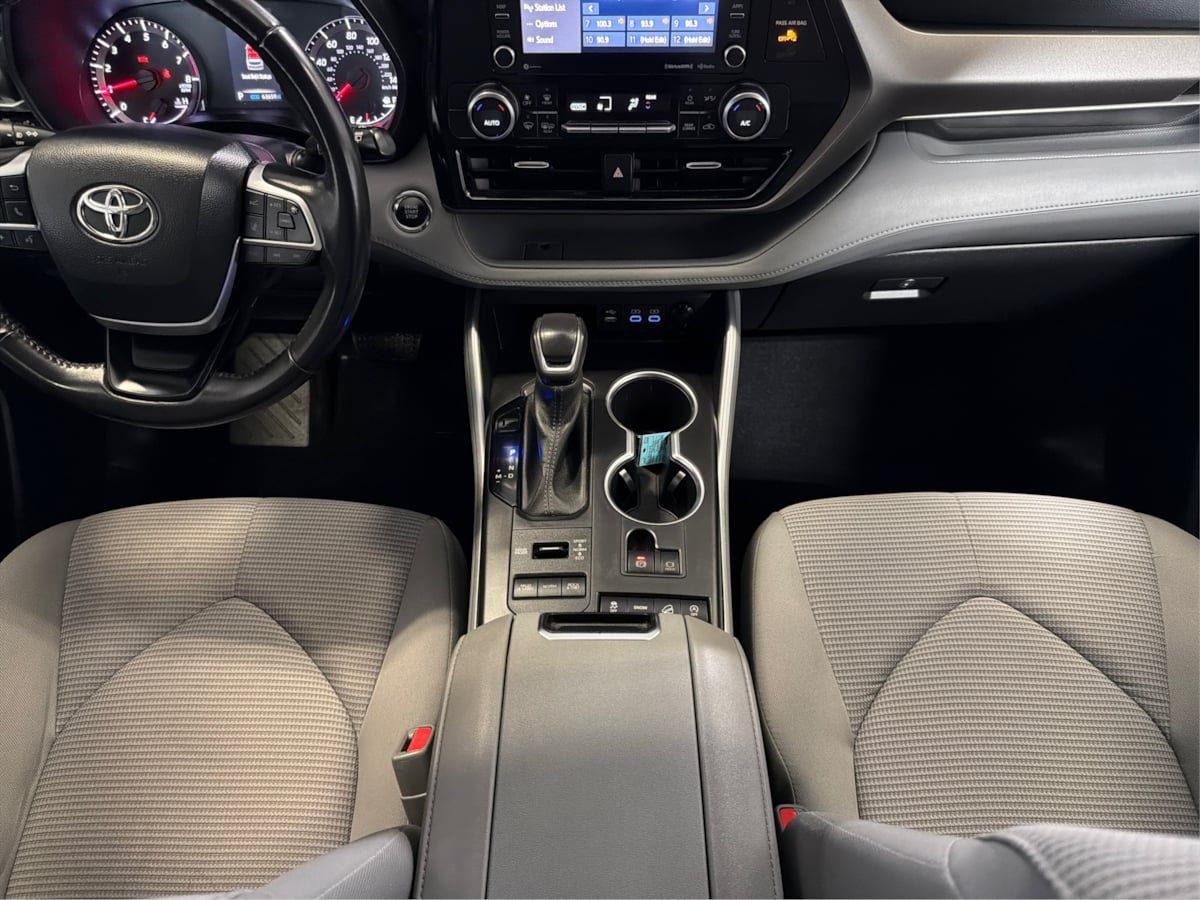 Used 2022 Toyota Highlander LE AWD/4WD image 18