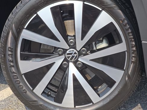 Certified 2023 Volkswagen Taos SE w/ Panoramic Sunroof Package FWD image 14