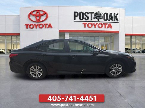 Used 2025 Toyota Camry LE FWD image 6