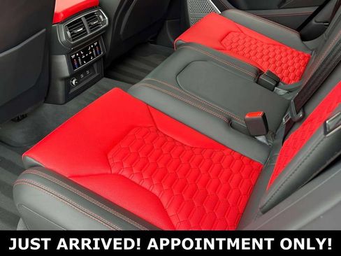 Used 2022 Lamborghini Urus image 13