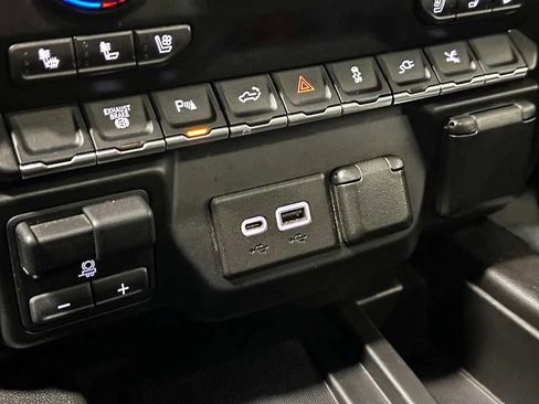 Used 2022 Chevrolet Silverado 2500 High Country AWD/4WD image 35