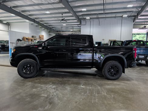 Used 2023 Chevrolet Silverado 1500 ZR2 w/ Technology Package AWD/4WD image 5