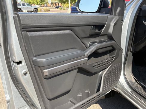 Used 2025 Toyota Tacoma SR5 AWD/4WD image 13