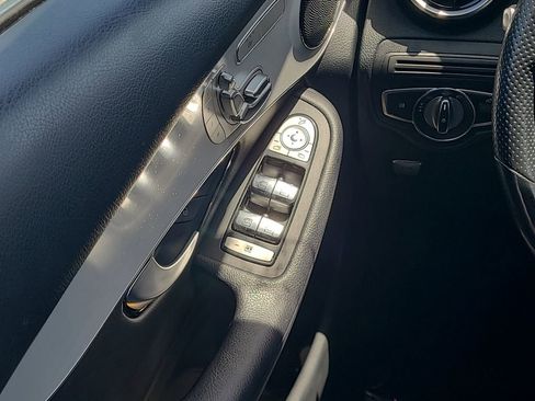 Used 2019 Mercedes-Benz GLC 300 4MATIC image 25