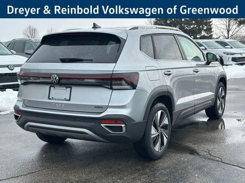 New 2026 Volkswagen Taos SE image 7
