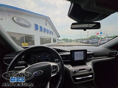 Used 2022 Ford Explorer XLT w/ Equipment Group 202A AWD/4WD image 2