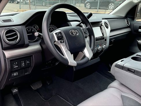 Used 2016 Toyota Tundra SR5 w/ Tow Package image 18