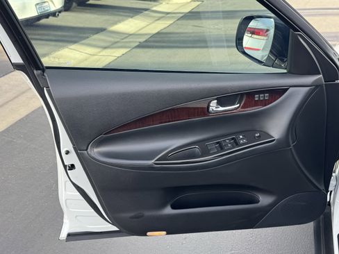 Used 2017 INFINITI QX50 2WD w/ Deluxe Touring Package image 14