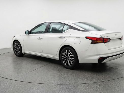 Used 2025 Nissan Altima 2.5 SV FWD image 5