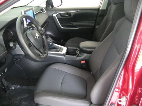 Used 2023 Toyota RAV4 LE image 7