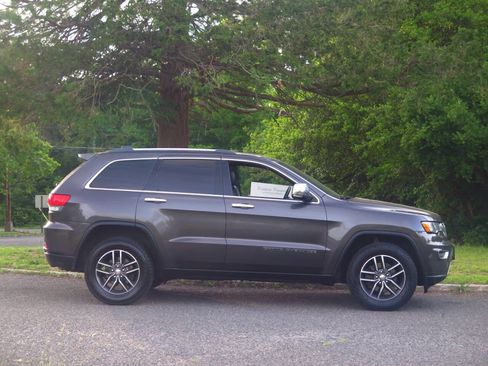 Used 2018 Jeep Grand Cherokee Limited AWD/4WD image 5