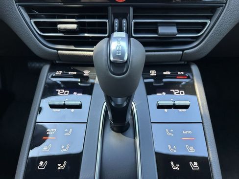 Certified 2025 Porsche Macan image 15