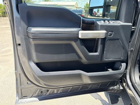 Used 2022 Ford F250 Lariat w/ Lariat Value Package AWD/4WD image 11