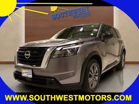 Used 2024 Nissan Pathfinder S image 1