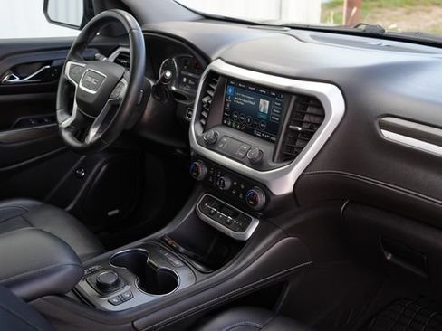 Used 2023 GMC Acadia SLT FWD image 17